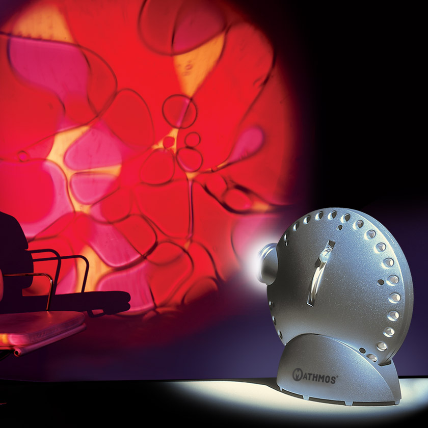 Mathmos Space Projector mit projiziertem Lichteffekt